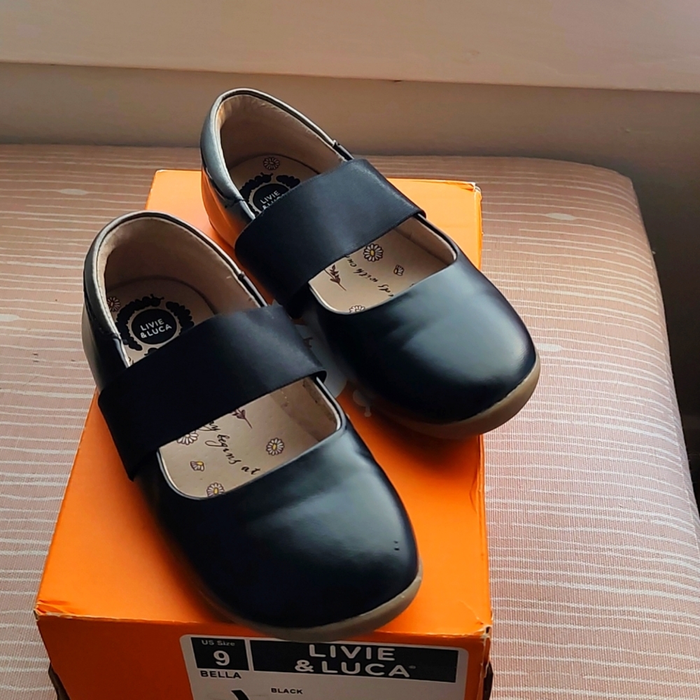 Livie & Luca Bella Black Flat Size 9